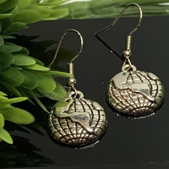 Globe Earring, Earth Earring, Planet Earring, World Earring, Teacher Earring - Picture 1 of 7